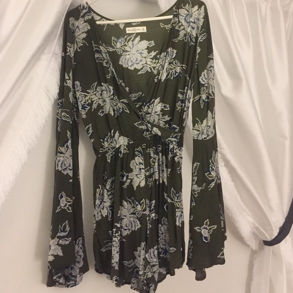 Abercrombie & Fitch Dresses & Skirts - Floral bell sleeved romper
