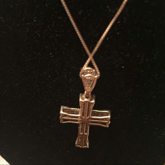 10k cross .575ct  pendant 10k 22 inch Box Chain - Picture 3 of 3