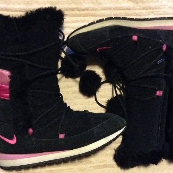 USED Nike Snow Boots