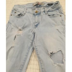 ZARA LIGHT WASH DISTRESSED SKINNIES
