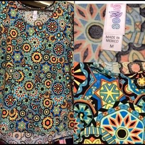 LuLaRoe Classic Tee!  Flowers.