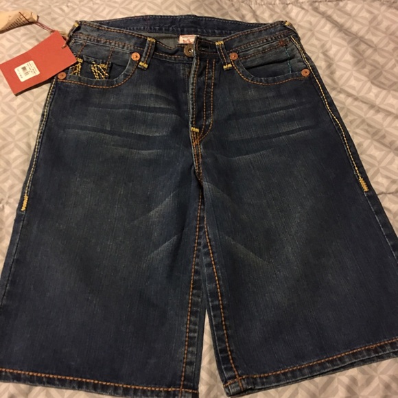 Men's shorts - Picture 2 of 3