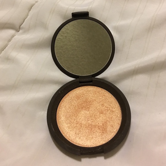 BECCA champagne pop highlighter