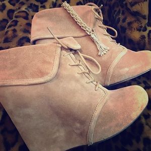 ✨🦃SALE! ✨ Elizabeth and James Suede Booties