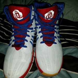D. Rose basketball shoes