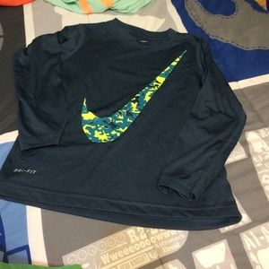 Boys Nike dry fit long sleeved shirt
