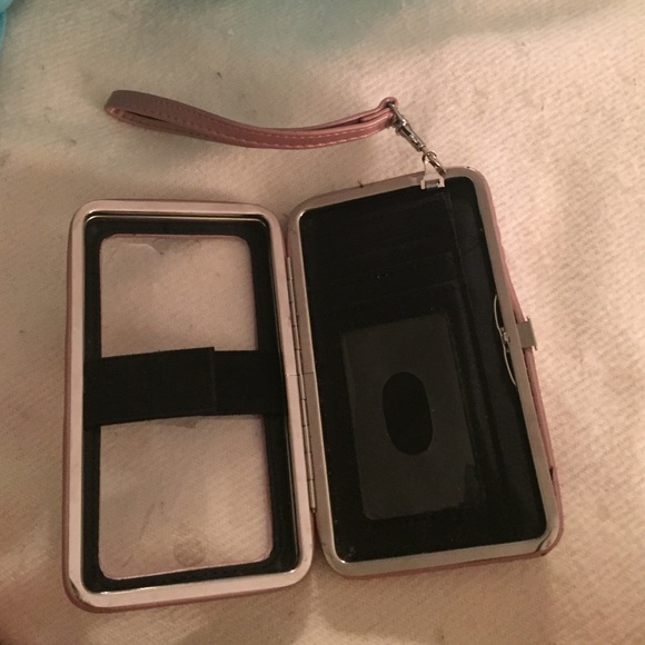 Pink leather wristlets with phone easy access - Picture 2 of 3