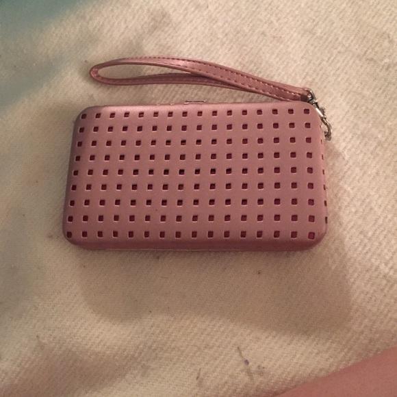 Pink leather wristlets with phone easy access - Picture 3 of 3