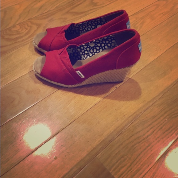 Red Tom's wedge sandals