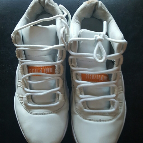 AIR JORDAN 11 RETRO LOW CITRUS - Picture 2 of 3