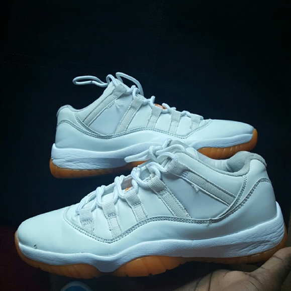 AIR JORDAN 11 RETRO LOW CITRUS - Picture 3 of 3