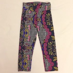 Onzie Floral Pattern Crop Leggings