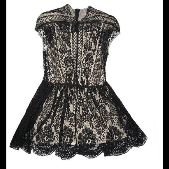 LOVER Susien Chong Black Wiccan Lace Mini Dress