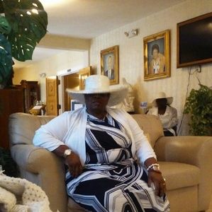 Meet your Posher, Willie esther