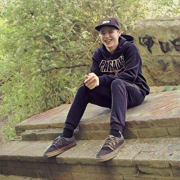 Meet your Posher, Brandon - Picture 1 of 1