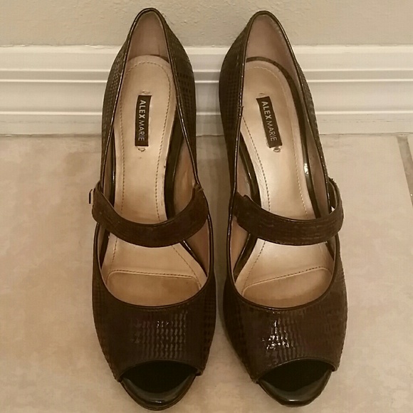 Alex marie peep toe pumps