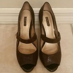 Alex marie peep toe pumps