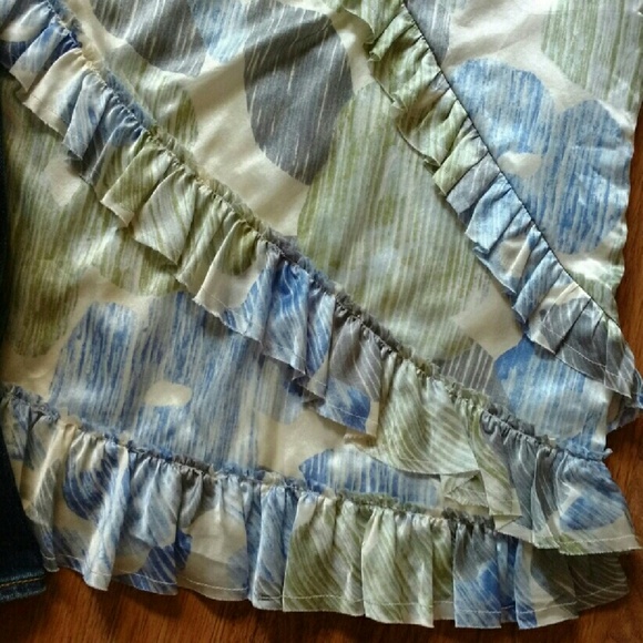 NWOT Banana Republic Petite Floral Ruffle Blouse - Picture 3 of 4