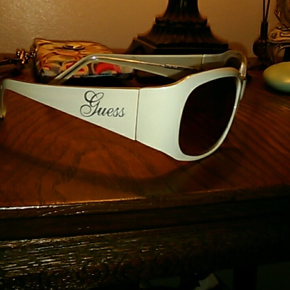 Guess sunglasses Also Guess necklace. Its a bundle