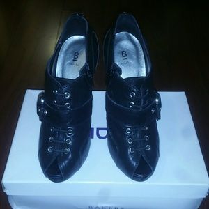 Black leathet heels size 8