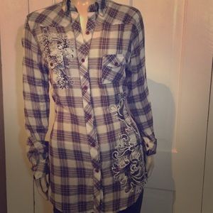 🌟SALE!🌟Vanity Split-Back Plaid Tunic Shirt. NWT