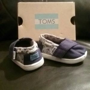TOMS infant shoes in size 2 with box. Gently worn