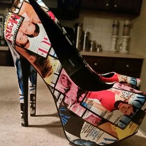 FLASH SALE ***Magazine print pumps