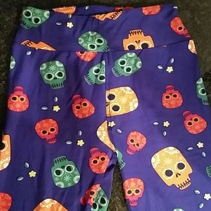 OS LuLaRoe Halloween leggings purple sugar skulls