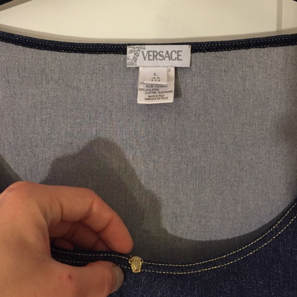 ❌SOLD❌Versace Top Size L - Picture 5 of 7