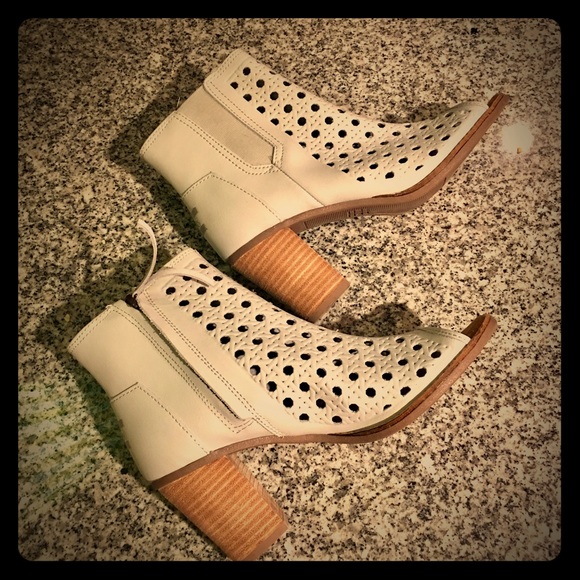 Toms 8.5 Dove Majorca Perforated Open Toe Bootie