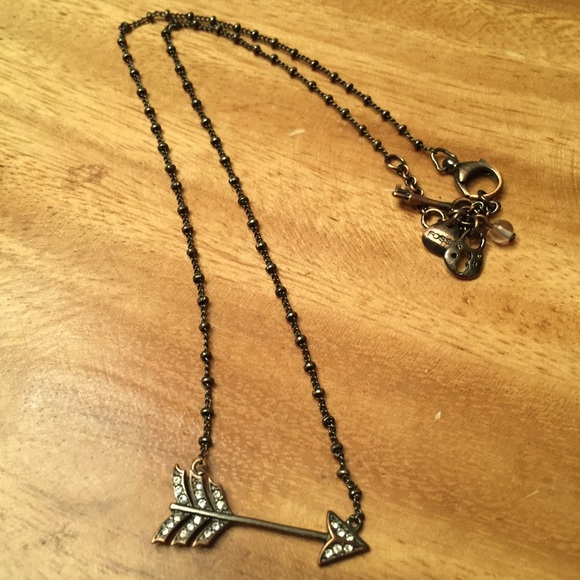 ✨SALE✨ Fossil Arrow Necklace - Picture 4 of 4