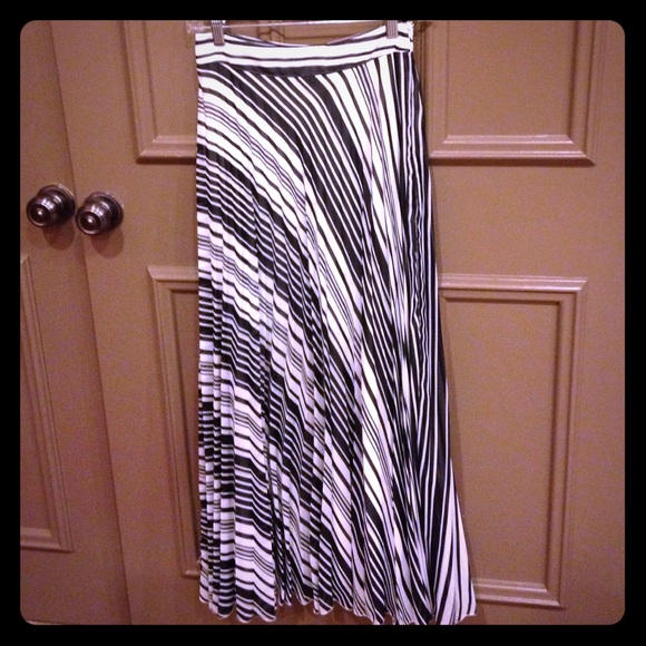 Maxi Skirt - Picture 2 of 4