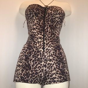Sleeveless cheetah print romper 💁🏾👌🏼