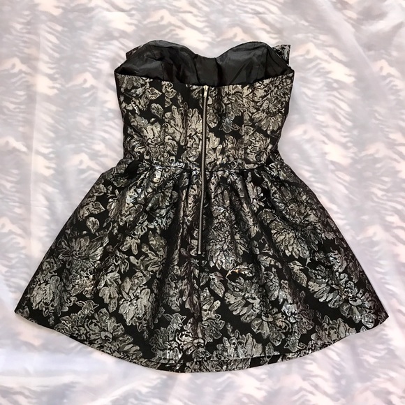 Black strapless dress with silver floral print - Picture 2 of 3