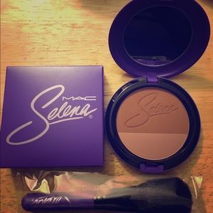 Limited edition Selena MAC blush/ bronzer w/ brush