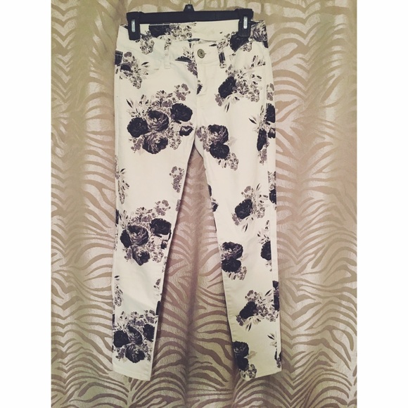American Eagle Flower Patterned Jeans - image 1
