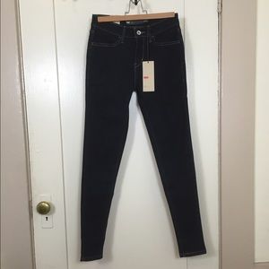 NWT Levi's Legging Jeans