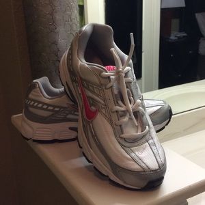 Nike running tennis shoes