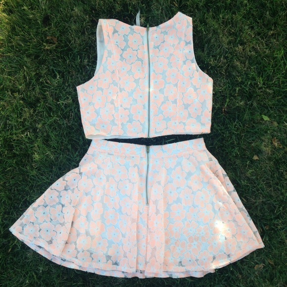 Two piece skirt and shirt outfit - Picture 2 of 3