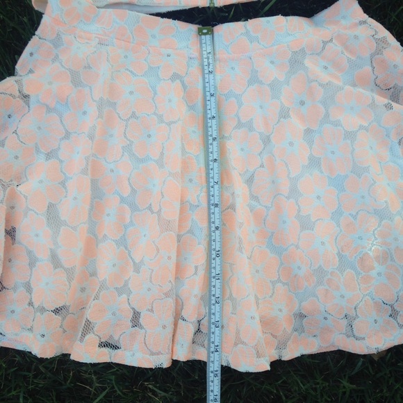 Two piece skirt and shirt outfit - Picture 3 of 3