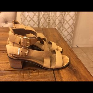 Tan Steve Madden sandels