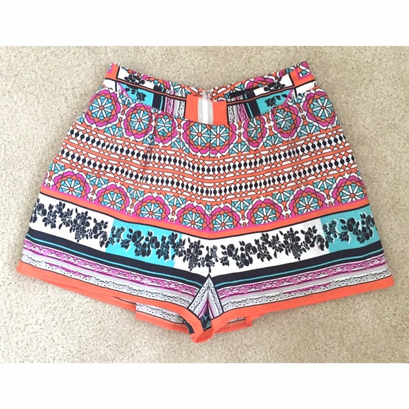 Nwot Ladaskh Multicolored Print Shorts - image 1