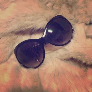 Guess Black Sunglasses