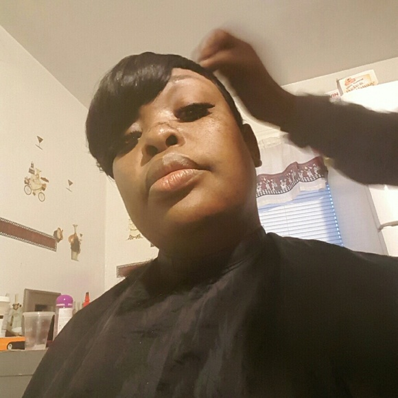 Meet your Posher, Roseina - Picture 1 of 1