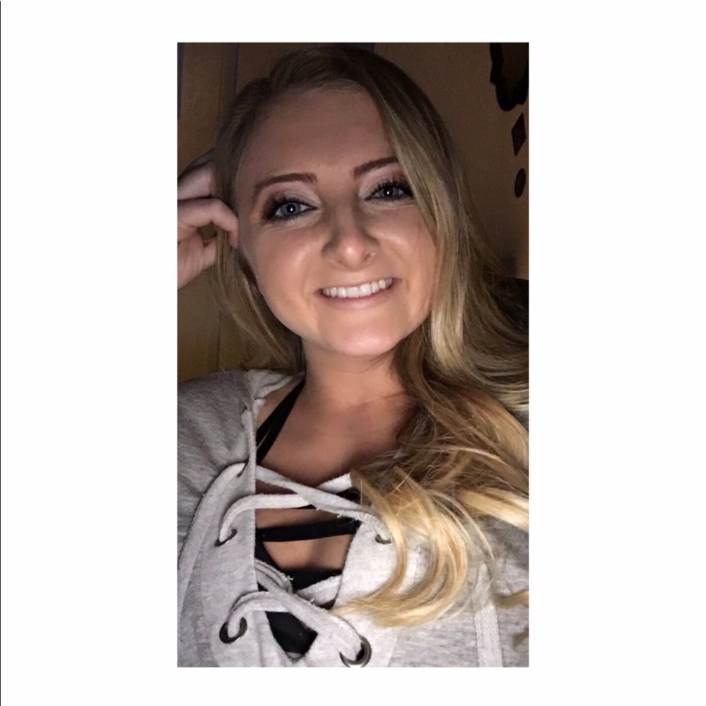 Meet your Posher, Caitlin