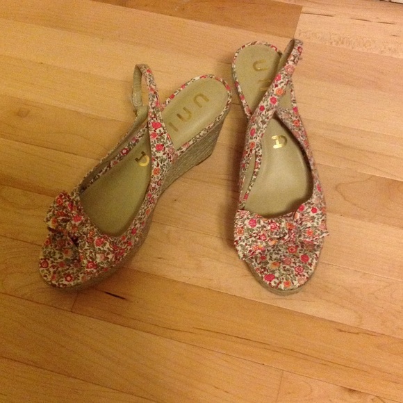 Unisa floral print sling back wedges size 9.5