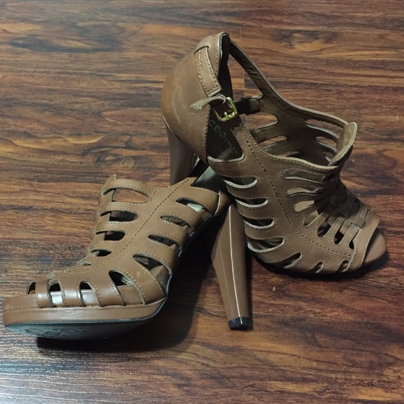 BCBGeneration Shoes - 😍BCBG Leather Size 8 Cognac Heels😍