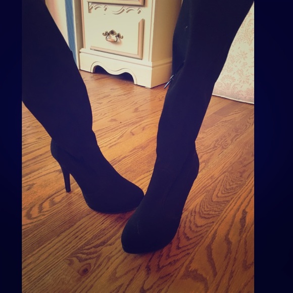 Black heel boots