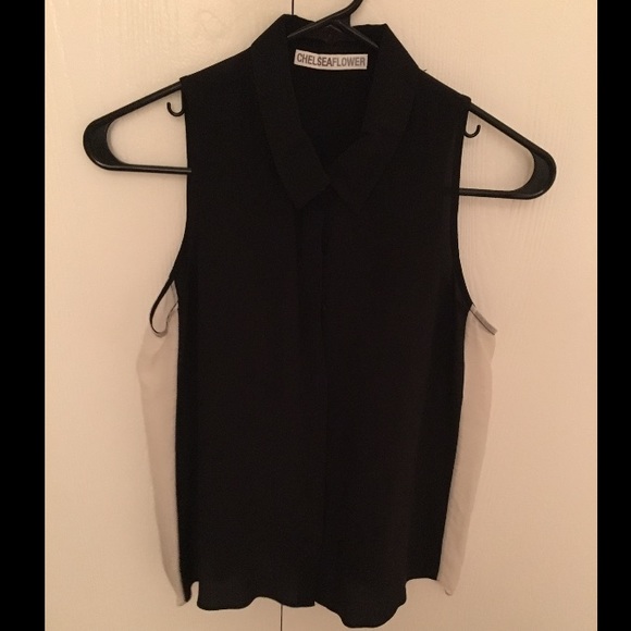 Black and white sleeveless blouse - size small