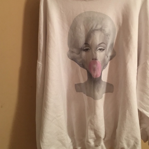 Oversized white sweatshirt